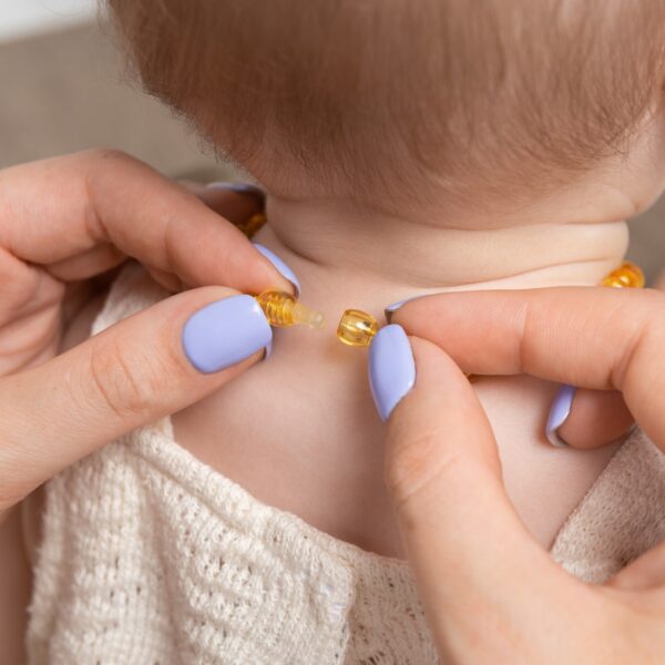 Baltijos Gintaro Papuošalų Komplektas (Kaklo Vėrinys ir Apyrankė) Kūdikiams „Yellow“